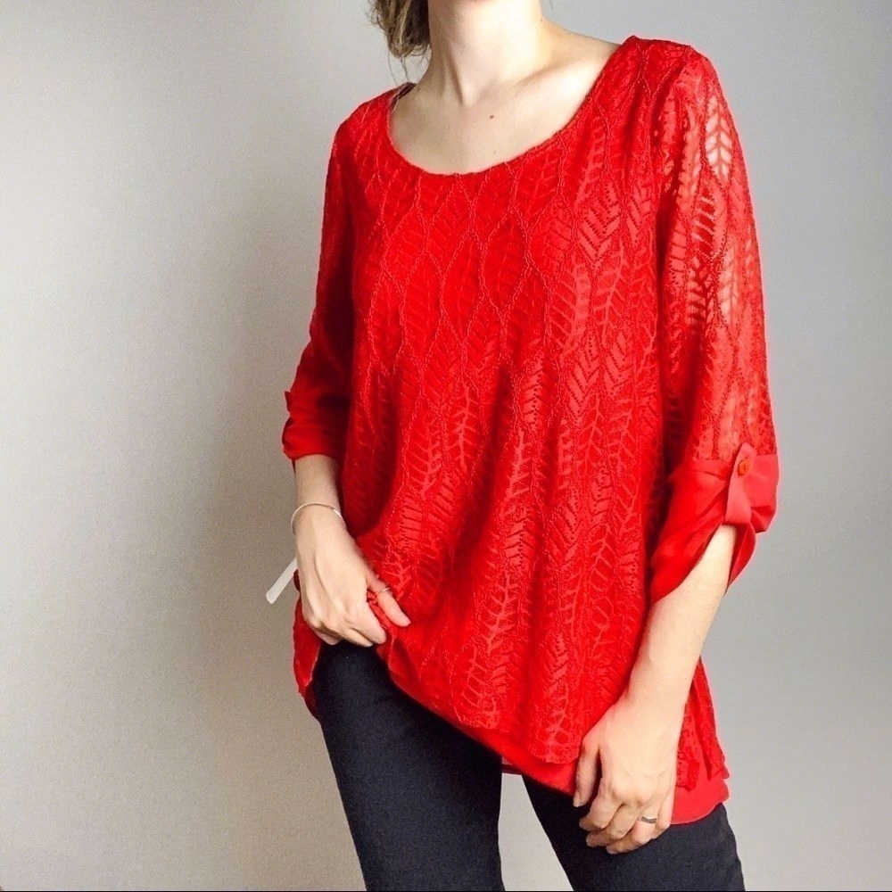 NWT red layered lace 3/4 sleeve loose tunic top. Size Small